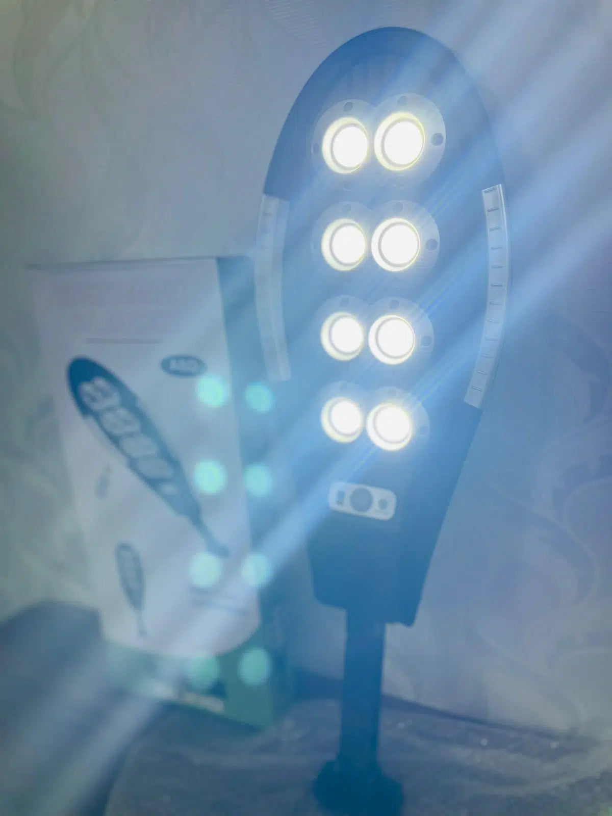 400WHrs, 3-Cell Li-ion 8 COB with an approximate life of 12 hours | Powerful Brightness 🔆